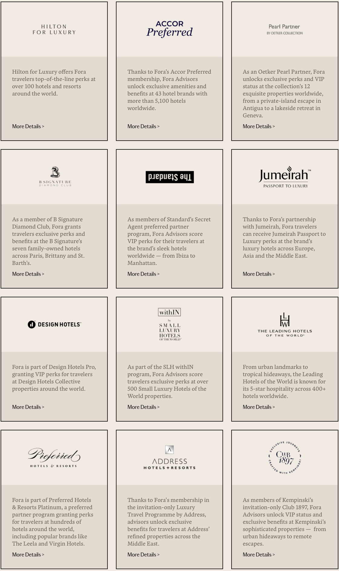 Esta imagen es una cuadrícula de doce tarjetas, cada una de las cuales representa un programa de asociación de hoteles de lujo diferente. Cada tarjeta incluye un logotipo y una breve descripción de los beneficios que se ofrecen a los viajeros de Desi a través de estas asociaciones. Los programas mencionados incluyen Hilton Luxury, Accor Preferred, Oetker Pearl Partner, B Signature Diamond Club, Standard