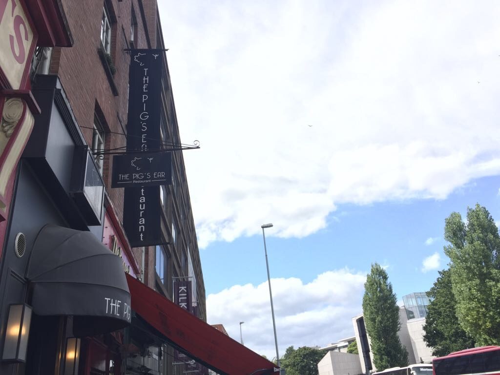 Restaurant Review The Pig’s Ear in Dublin Live from a Lounge