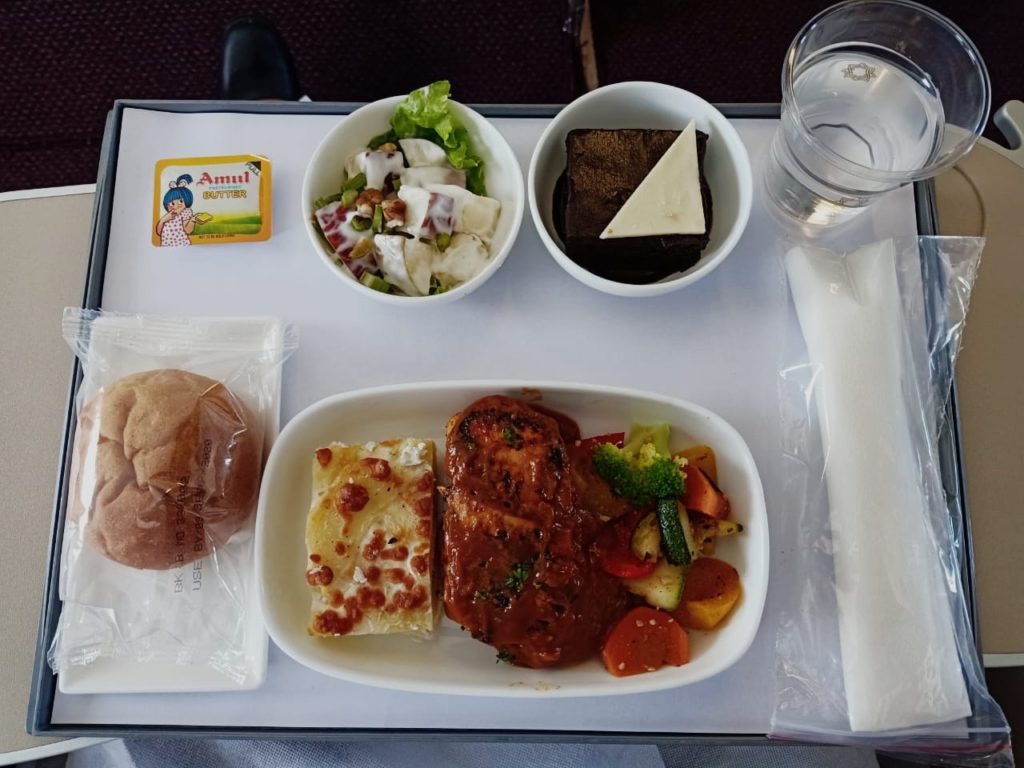 Vistara resumes in-flight meal service on domestic flights - Live from ...