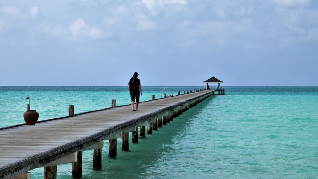 Maldives suspends Tourists from India