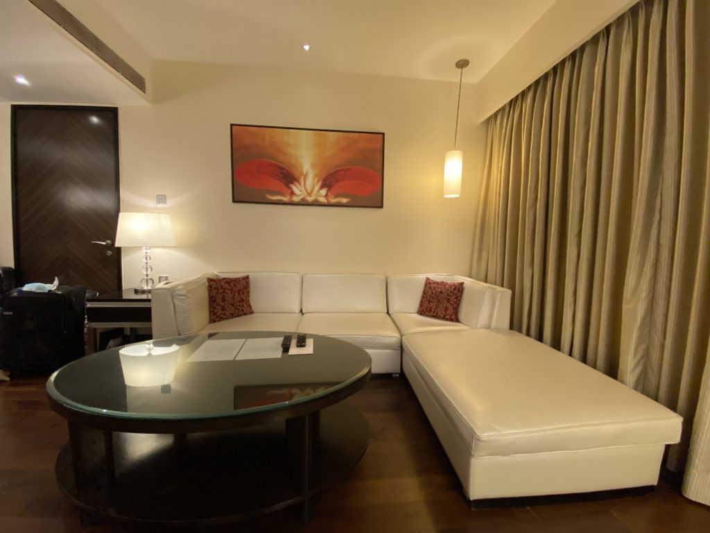 Courtyard by Marriott Mumbai International Airport Courtyard Suite Couch & Daybed
