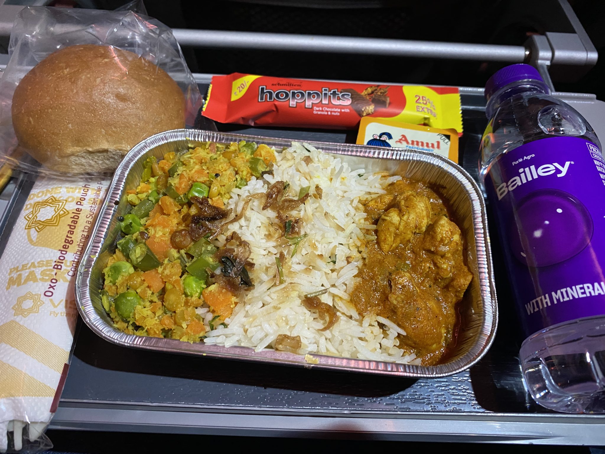 vistara-has-resumed-meal-options-in-economy-class-live-from-a-lounge