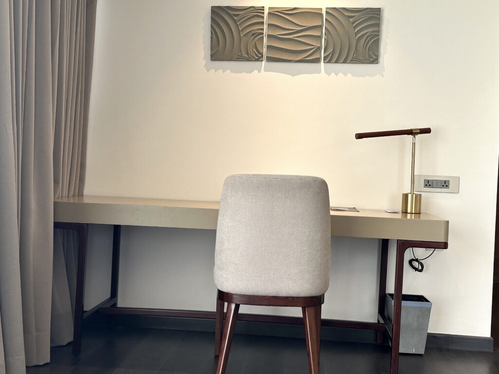 a chair next to a desk