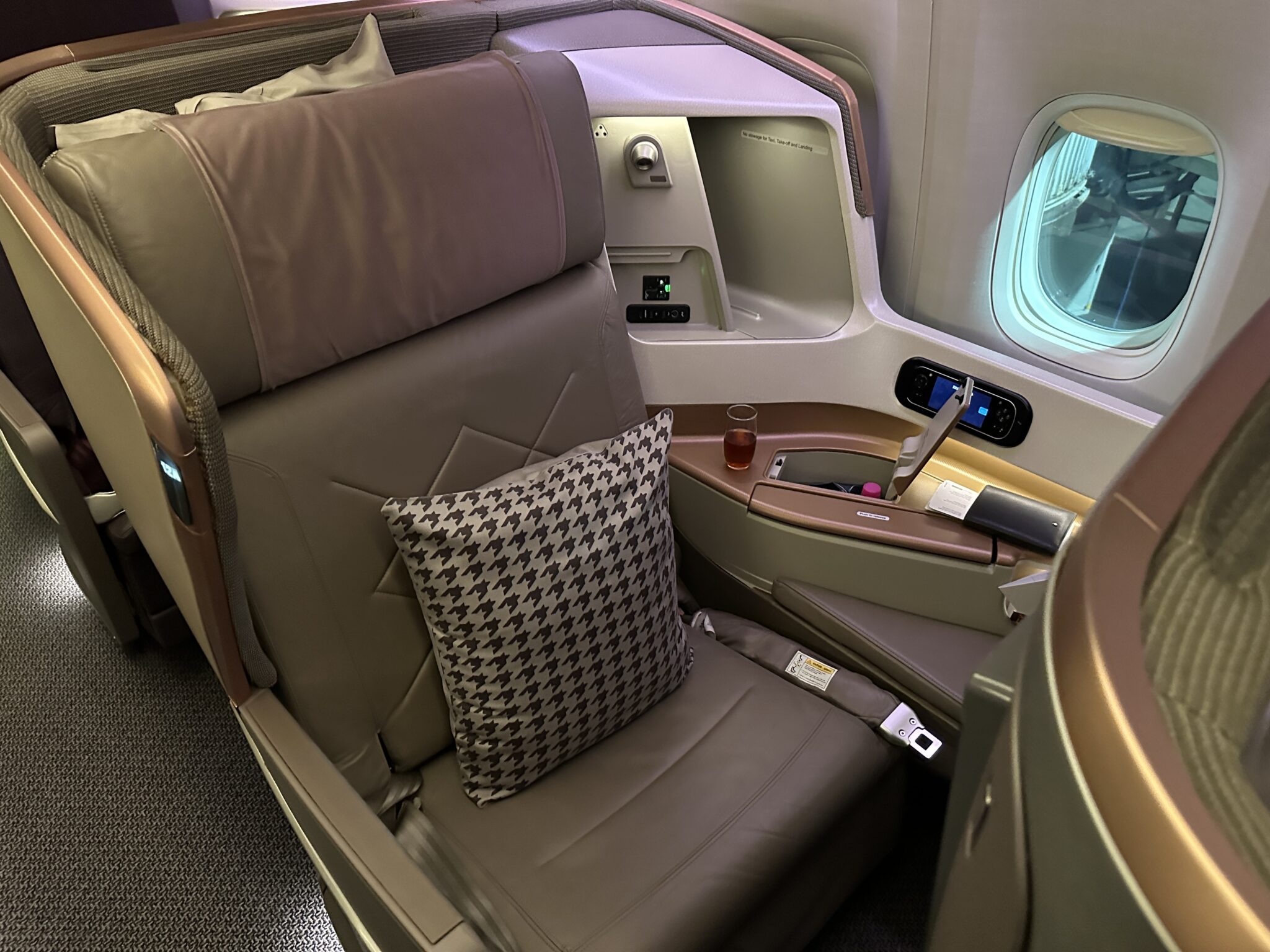 Singapore Airlines Boeing 777-300ER Business Class Review: New