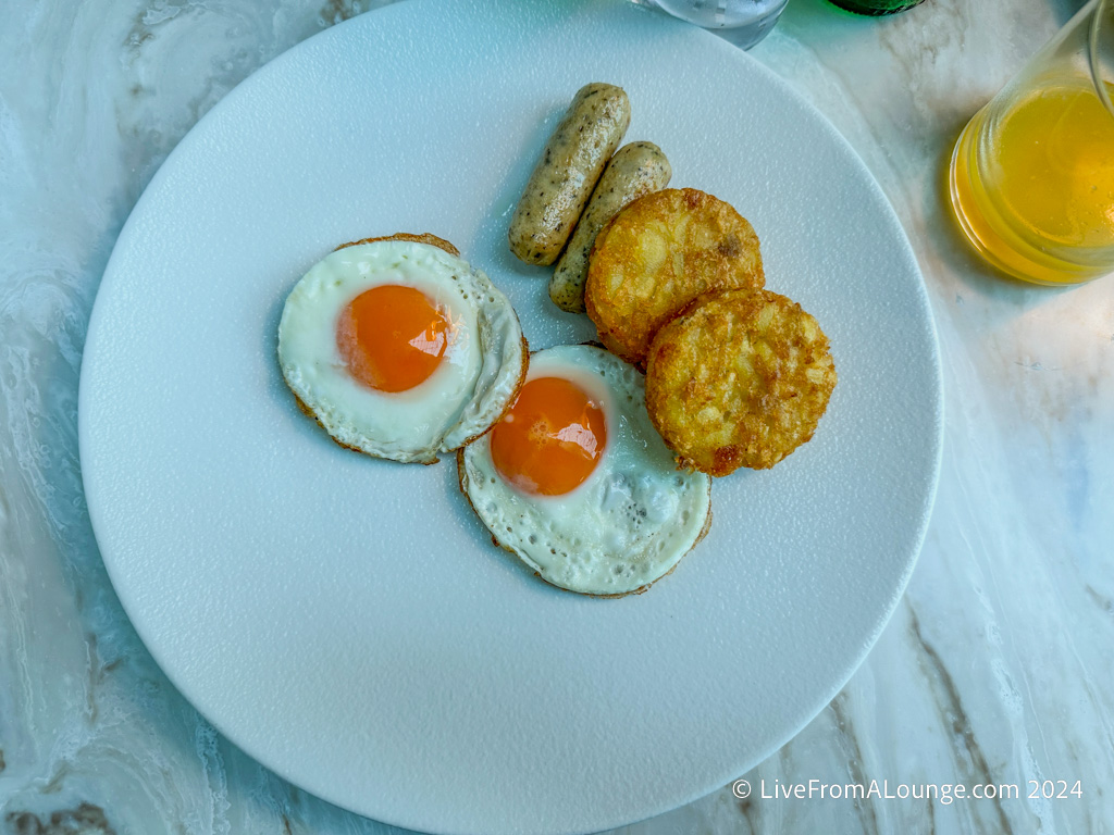 a plate of breakfast food